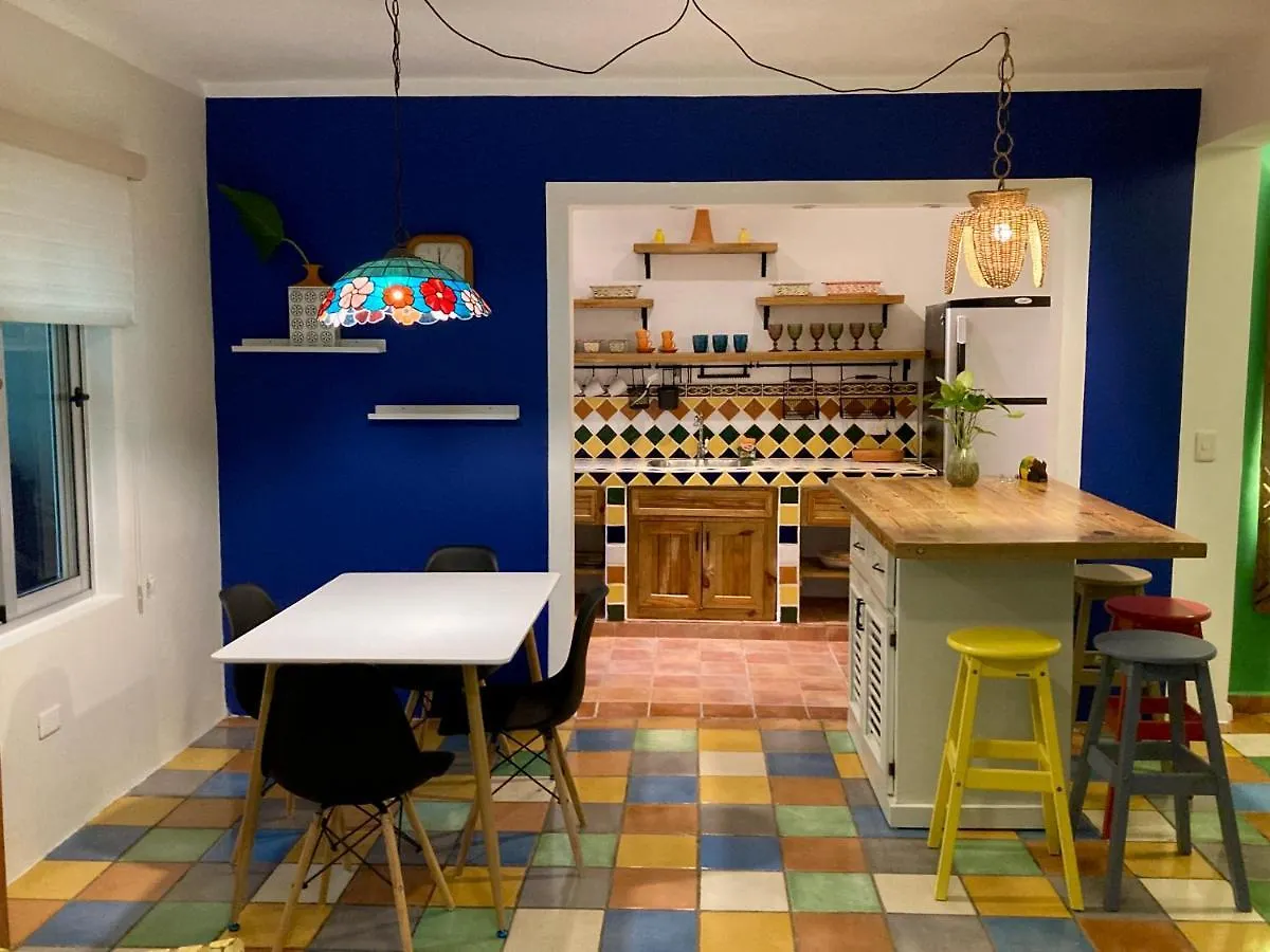 'Frida House' One Bedroom Apartment With Garden キャバレテ