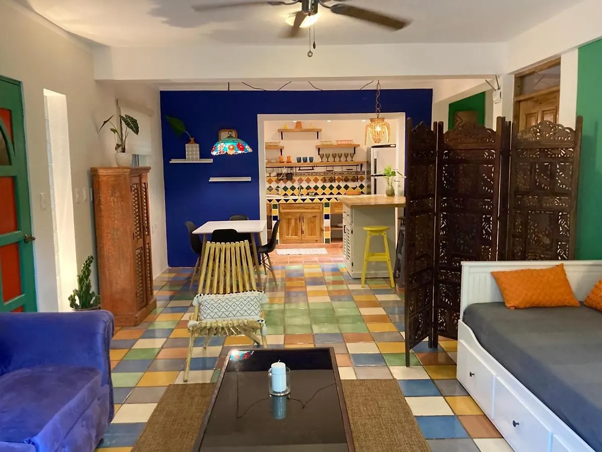 'Frida House' One Bedroom Apartment With Garden キャバレテ