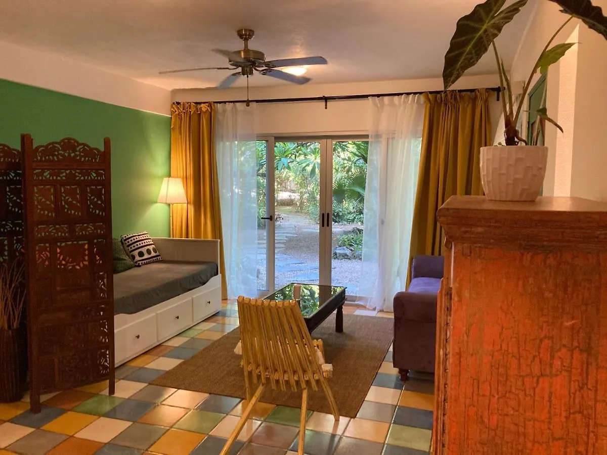 'Frida House' One Bedroom Apartment With Garden キャバレテ