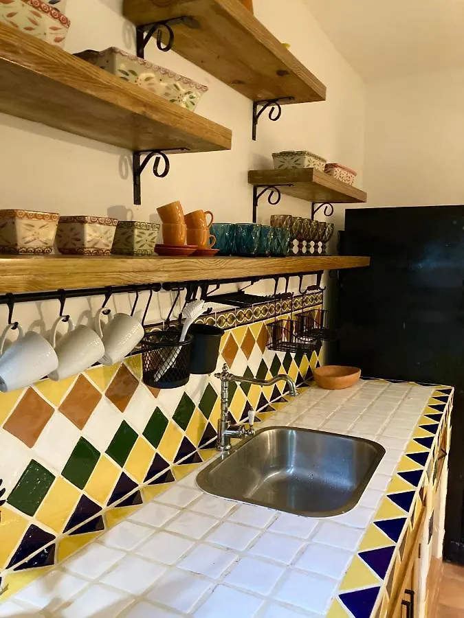 'Frida House' One Bedroom Apartment With Garden キャバレテ