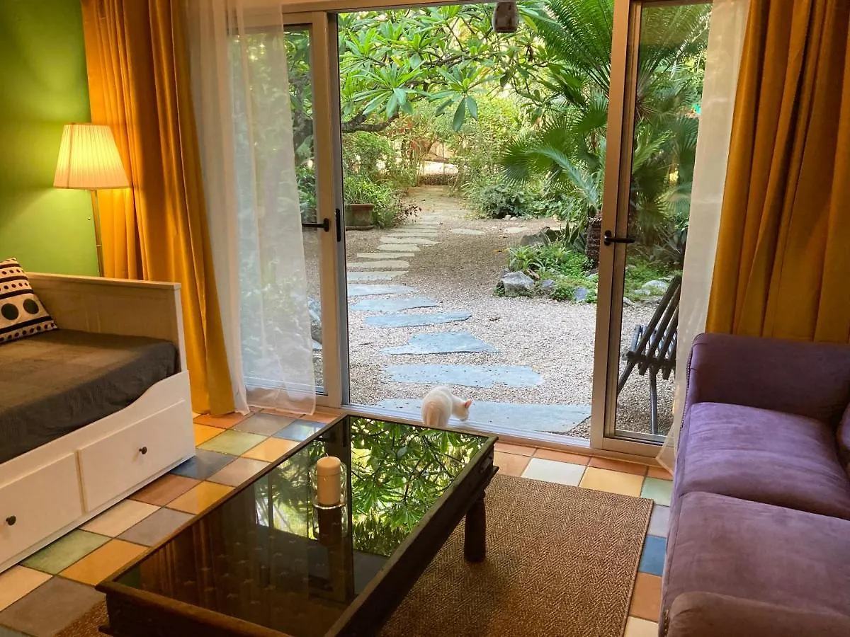 'Frida House' One Bedroom Apartment With Garden キャバレテ